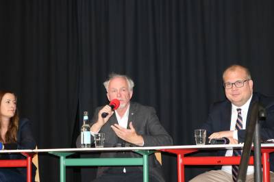 Mit zahlreichen Fragen zum Thema Europa förderte Moderator Burkhard Bräuning viele Inhalte zu Tage.