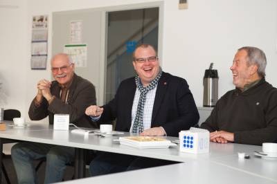 Gute Stimmung bei der Besprechung. Vlnr.: Kurt Schmidt, Bürgermeisterkandidat Stephan Paule, Klaus-Dieter Behlen.