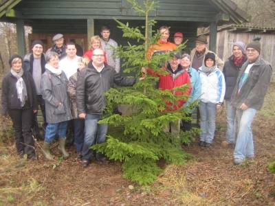 Guter Zuspruch beim traditionellen Weihnachtsbaumschlagen.